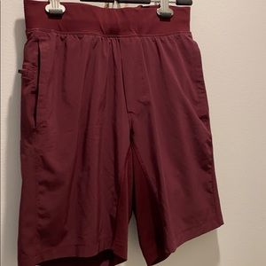 Lululemon mens T.H.E. 9” short with liner M